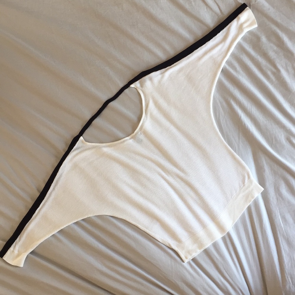 Express Scoop Neck and Back Sweater - Picture 4 of 7